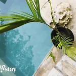 Hiphipstay - El Chapo Villa